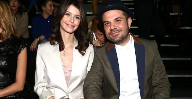 Beren Saat ve Kenan Doğulu çelenkle boşanmıyoruz sinyali verdi