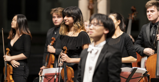 Apollo Filarmoni Orkestrası'yla romantik dönem