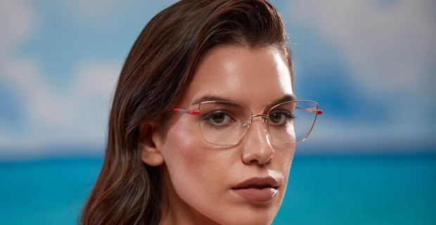 Fashiontv güzeli Dilara Kırmıt dünyaca ünlü iki gözlük markasının reklam yüzü oldu.