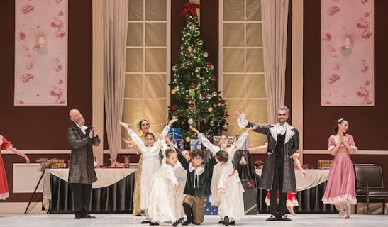 Antalya Devlet Opera ve Balesi "Fındıkkıran" balesini sahneledi