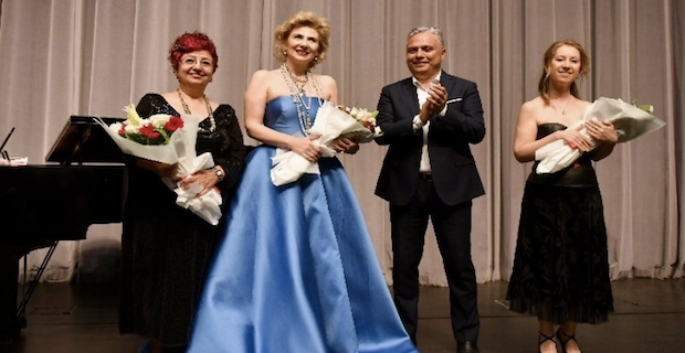 Soprano Esra Abacıoğlu Akcan Cumhuriyetin 100’üncü yılı eserlerini yorumladı
