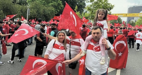Almanya Euro 2024'ün gerçek ev sahibi Türk taraftarlar dünya basınının ilgisini çekti