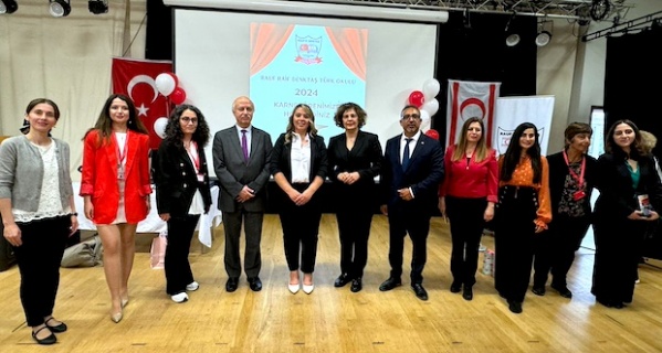 Londra Rauf Raif Denktaş Türk Okulu'ndan karne töreni ve yıl sonu festivali
