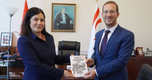 KKTC Büyükelçisi Keskin’e Dr. Galata ‘Kıbrıs’ kitabını takdim etti