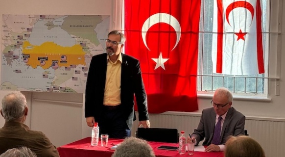 Prof Hatipoğlu Bölgesel Savaşlar Gölgesinde Türkiye’yi Bekleyen Tehditler'i Londra'da anlattı
