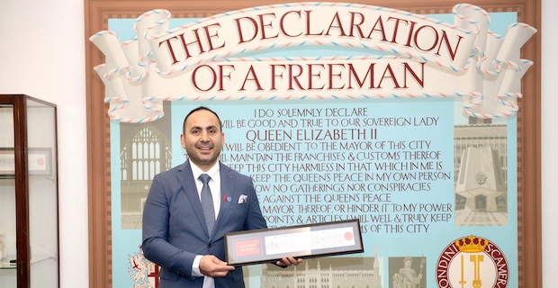 Türk işadamı Ferhat Akkaya’ya, Londra’da özgürlük ayrıcalık sağlayan ‘Freeman Onur Payesi