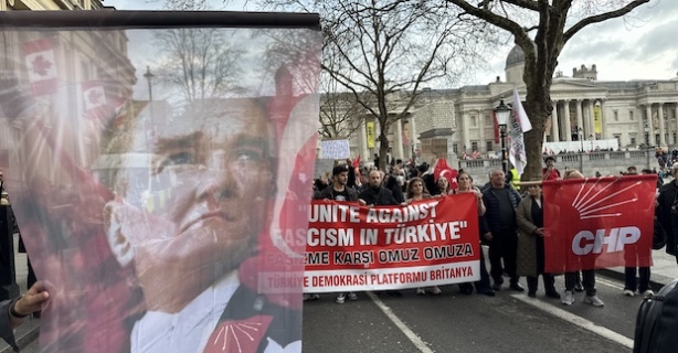 Yedi bin Londralı Ekrem İmamoğlu için İngiltere Başbakanlık Binasına yürüdü