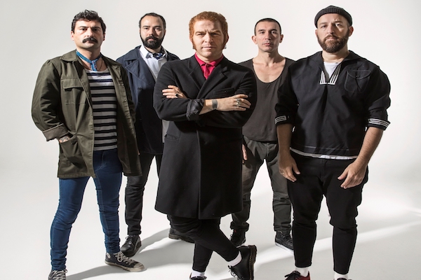 ATHENA'DAN YEPYENİ  BİR ŞARKI GEBERİYORUM