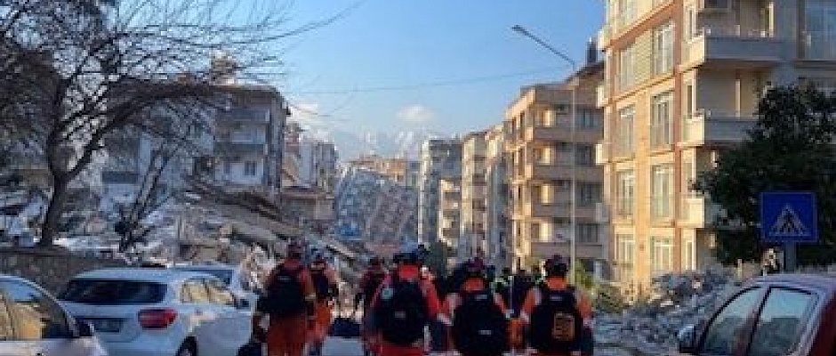 Addenbrooke'un hemşiresi Deborah Swan Türkiye deprem bölgesine uçtu