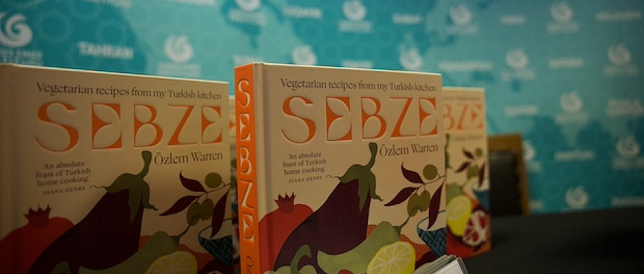 Türk mutfak uzmanı Özlem Warren'in yeni yemek kitabı, SEBZE Londra'da tanıtıldı