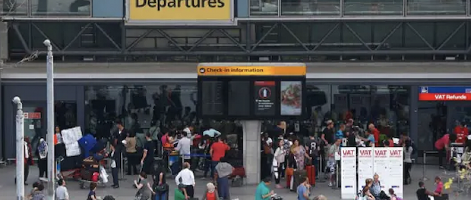 Londra Heathrow Havalimanı, elektrik kesintisi nedeniyle gece yarısına kadar kapatıldı