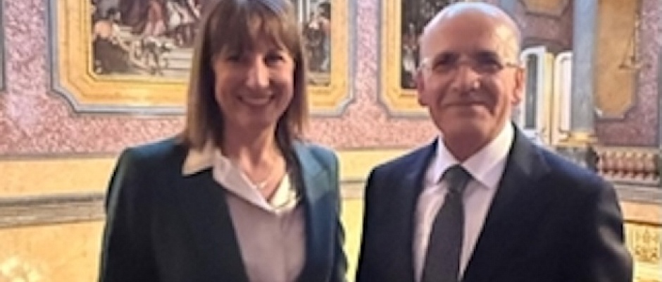 Bakan Mehmet Şimşek, Londra'da Birleşik Krallık Hazine Bakanı Rachel Reeves ile görüştü