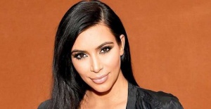 Kim Kardashian'ın siyah elbisesi sosyal medyayı salladı