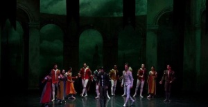 Antalya Devlet Opera ve Balesi 'Romeo ve Juliet'i sahneledi