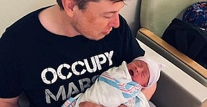 Elon Musk bebeğinin ismini açıkladı