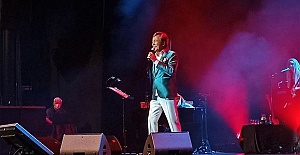 Erol Evgin Harbiye Açıkhava'da konser verdi