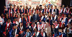 YTB Türkiye Bursları programında Uluslararası Öğrencilerin Mezuniyet Coşkusu