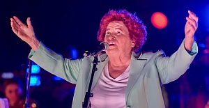 Selda Bağcan, İzmir Selçuk'ta yer alan Efes Antik Tiyatro’da sahne aldı