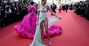 Cannes Film Festivali dünyaca ünlü yıldızların katıldığı törenle başladı