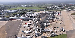 Londra Heathrow Havalimanı, elektrik kesintisi nedeniyle gece yarısına kadar kapatıldı