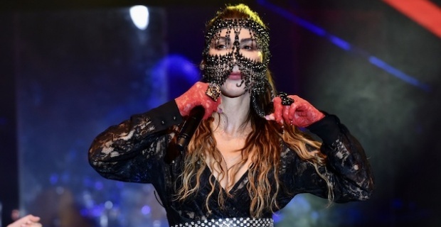 Hande Yenerden Alkışlanacak İyilik Hareketi